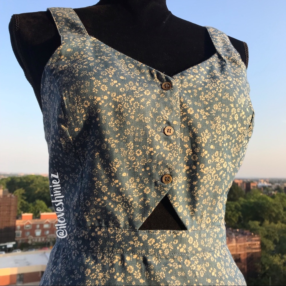•Forever 21• Flared Cutout Dress M - Picture 5 of 6